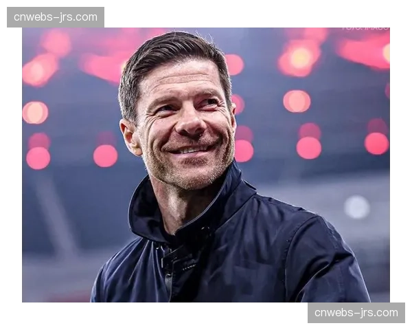 独家专访勒沃库森主帅哈维·阿隆索：解析“三中卫体系”的持续进化